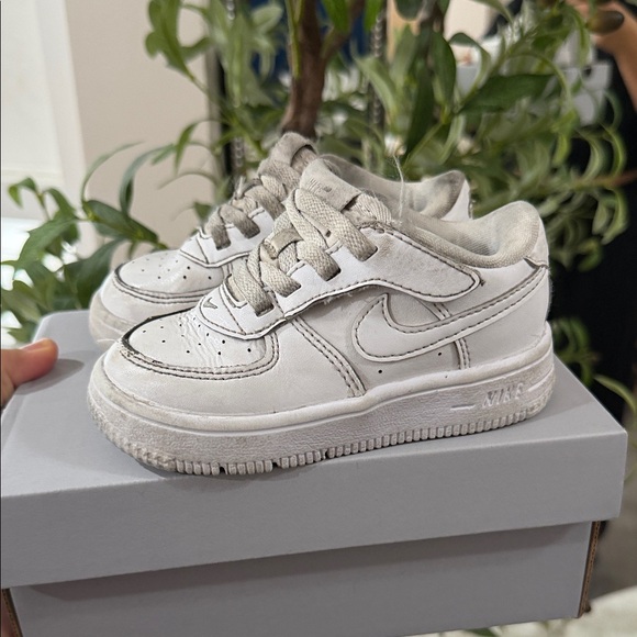 Nike Kids White and Gray Sneakers - Picture 3 of 5